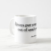 "常に置いて下さい腕の方法からあなたの飲み物を"。 マグ (正面左)