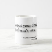 "常に置いて下さい腕の方法からあなたの飲み物を"。 マグ (中央)