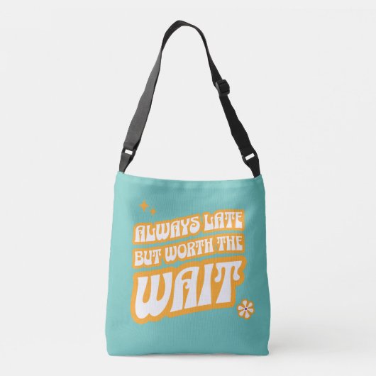 常に遅れて待つ価値がある クロスボディバッグ (裏面)