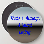 常に銀色の裏地ピンクのボタンがある 缶バッジ (正面&裏面)