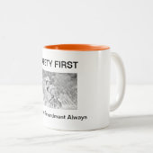 常の安全最初の第2修正のマグ ツートーンマグカップ (正面右)