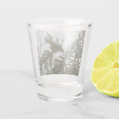 常緑樹の枝の上の雪 ショットグラス (裏面)