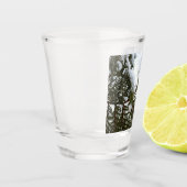常緑樹の枝の上の雪 ショットグラス (左)