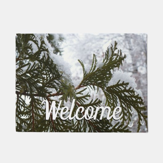 常緑樹の枝の上の雪 ドアマット (正面)