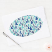 常緑樹林の青いクリスマスツリー 楕円形シール (封筒)