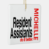 常駐アシスタントの方が優れたカスタム セラミックオーナメント (右)