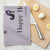 帽子とクモのハロウィーンを持つ紫の魔女の脚 キッチンタオル (四つ折り)