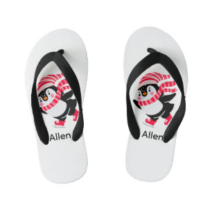 帽子とスカーフを身に着けたクリスマスペンギン キッズビーチサンダル