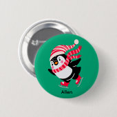 帽子とスカーフを身に着けたクリスマスペンギン 缶バッジ (正面&裏面)