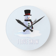 帽子とマフラーをつけた雪だるま。雪が好き