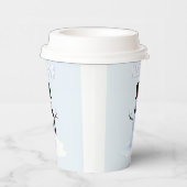 帽子とマフラーをつけた雪だるま。雪が好き 紙コップ (右)
