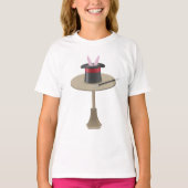 帽子と杖を持つ魔法のウサギ Tシャツ (正面)