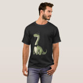 帽子と蝶ネクタイをつけたブラキオサウルス Tシャツ (正面フル)