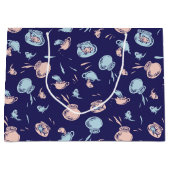 帽子をかぶった猫 | 魚パターン ラージペーパーバッグ (正面)