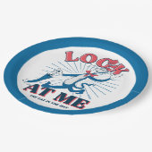 帽子をかぶった私の猫を見る ペーパープレート (アングル)