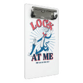 帽子をかぶった私の猫を見る ミニクリップボード (アングル)