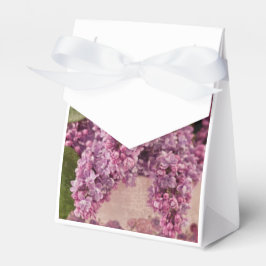 帽子箱に入っビクトリアンたライラック フェイバーボックス