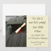 帽子、卒業式のドレス、卒業証書の卒業パーティーの招待状 招待状 (正面/裏面)