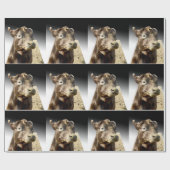 干し草に茶色の牛が寄り添っていた ラッピングペーパー (フラット)