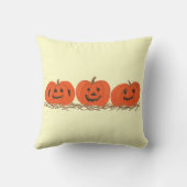 干し草のハロウィンの枕の3個の幸せなカボチャ クッション (裏面)