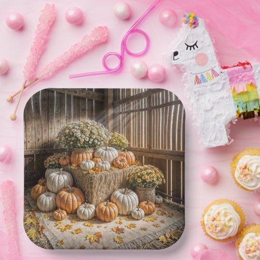 干し草のベールに乗った秋のカボチャ ペーパープレート (パーティー)