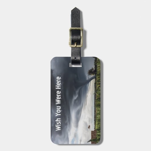 干し草の葉を持ち上げるストームトルネード ラゲッジタグ (正面縦)