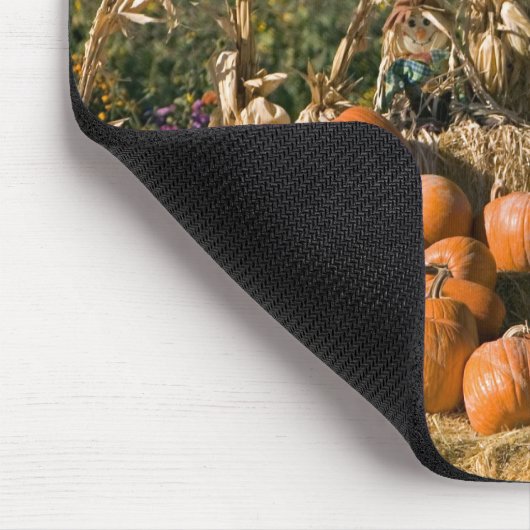 干し草ベールおよびかかしが付いているカボチャ表示 マウスパッド (コーナー)