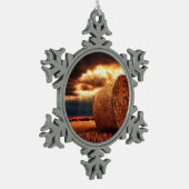 干し草ベールの分野 スノーフレークピューターオーナメント (左)