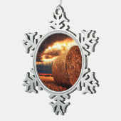 干し草ベールの分野 スノーフレークピューターオーナメント (右)