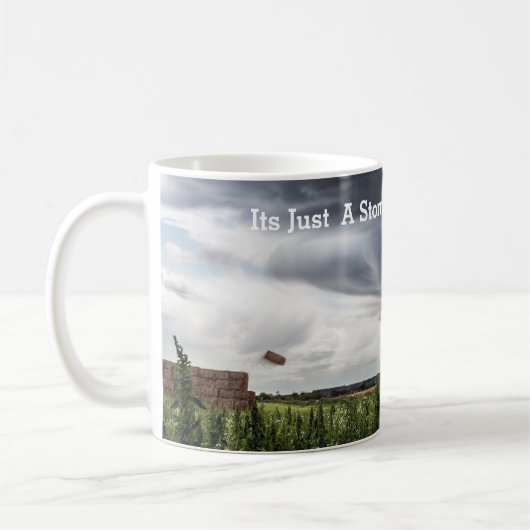 干し草俵を持ち上げる竜巻 コーヒーマグカップ (左)