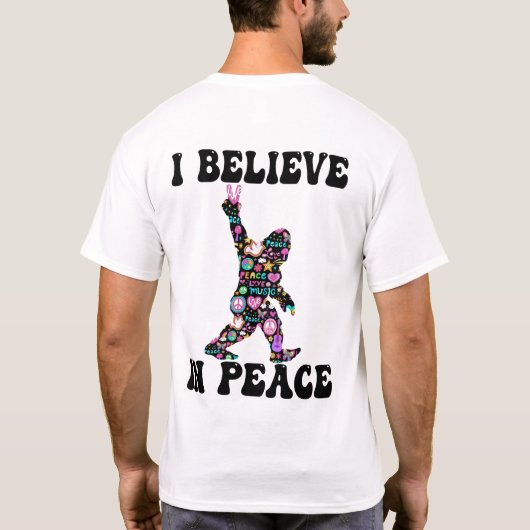 平和おもしろいに信じの大足 Tシャツ (裏面)