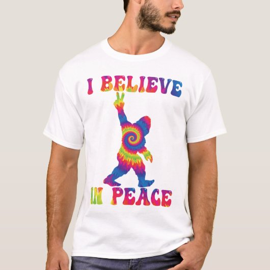 平和おもしろいに信じの大足 Tシャツ (正面)
