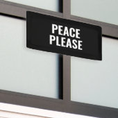 平和お願い白黒文字アンチ戦争抗議 横断幕 (ビルの外側)