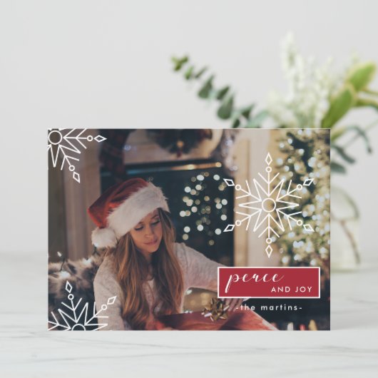 平和と喜び3枚の写真と雪の結晶クリスマス シーズンカード (スタンド正面)