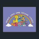 平和と愛とセサミストリート ポストカード<br><div class="desc">平和と愛とセサミストリート。このレトログラフィックは、お気に入りのセサミストリートキャラクター.   © 2021 Soma Workshopを特徴としています。www.sesamestreet.org</div>