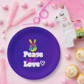 平和と愛タイポグラフィレインボーハンドピースサイン ペーパープレート (パーティー)