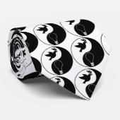 平和と革新を重視したリバタニズムのロゴ ネクタイ (ロール)