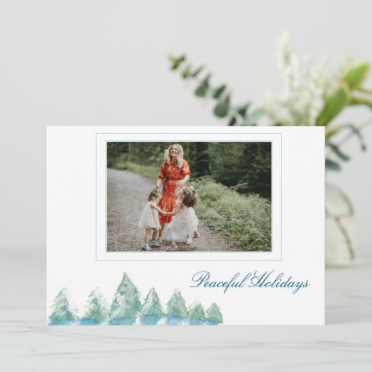 平和な冬の森の水の色のクリスマスフォト シーズンカード (スタンド正面)