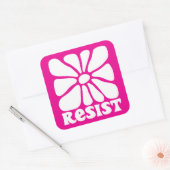平和な花のシールを貼ったRESISTデザイン スクエアシール (封筒)