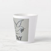 平和な鳩と聖なる書物、 経典を持つカップ カフェラテマグ (正面)