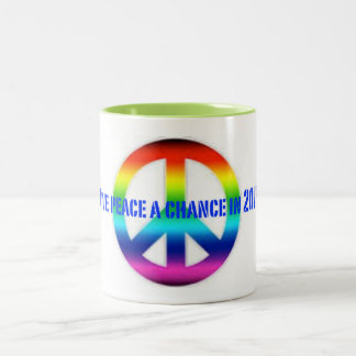 平和に2016個のコップのチャンスを与えて下さい ツートーンマグカップ