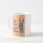 平和のために跪き、正義のために立つ コーヒーマグカップ (正面左)