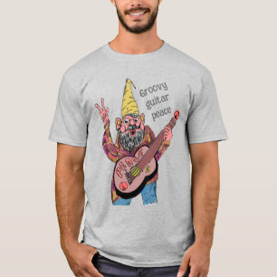 平和のギターを持つ愛らしいノーム、グルーヴィーな60年代の雰囲気 Tシャツ