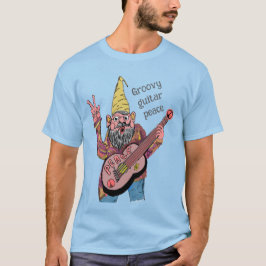平和のギターを持つ愛らしいノーム、グルーヴィーな60年代の雰囲気 Tシャツ