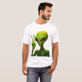 平和のサインを出すエイリアン Tシャツ (正面フル)