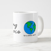 平和のマグカップを運ぶ ジャンボコーヒーマグカップ (正面右)