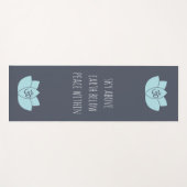 平和の下、地球の上の青いOmと蓮の花の空 ヨガマット (正面(横))