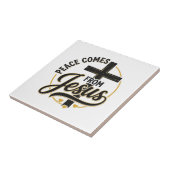 平和はイエスから キリスト教の十字架Tシャツ タイル (側面)