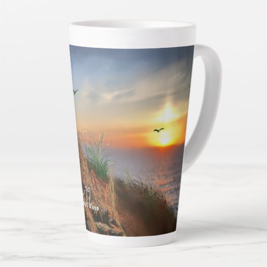 平和は今も文字感動的の夕日 カフェラテマグ (右アングル)