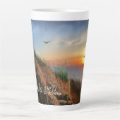 平和は今も文字感動的の夕日 カフェラテマグ (正面)